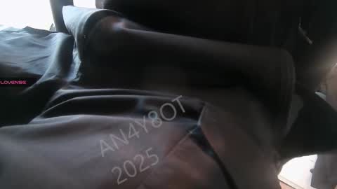 Snapshot of an4y8ot chatting on January 6, 9:41 am A online show from January 6, 9:41 am