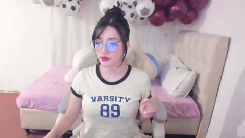 Im anna but you can call me as you want online show from September 16, 9:18 pm