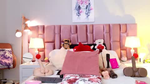 anaa_bellaa online show from June 8, 12:50 pm