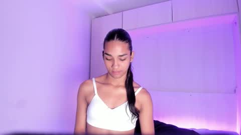 anaacollins_ online show from March 6, 12:26 pm