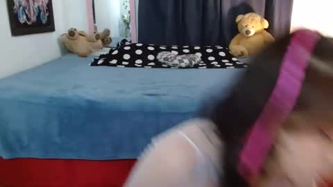 Snapshot of anabella_04 chatting on January 5, 4:27 pm anabella_04 online show from January 5, 4:27 pm