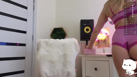 Annie  online show from January 27, 3:39 pm