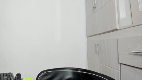 Snapshot of anahi_cruz77 chatting on December 19, 5:08 pm Ana  online show from December 19, 5:08 pm