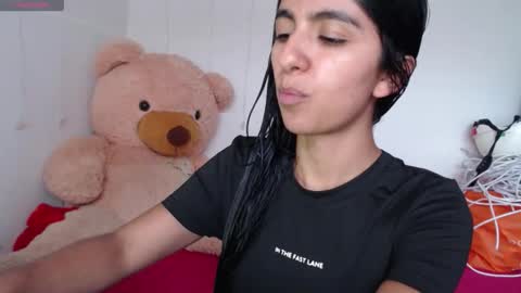 Anahi Browns online show from February 4, 4:55 pm