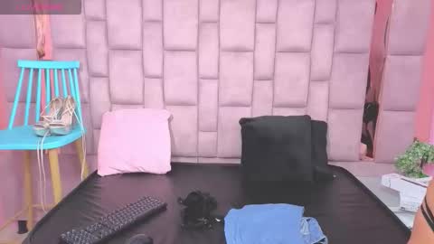 AbbyAndAntonela online show from April 6, 1:12 pm