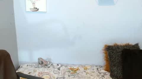 Analia online show from February 25, 2:37 pm