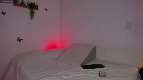 Ana online show from December 10, 2:17 pm