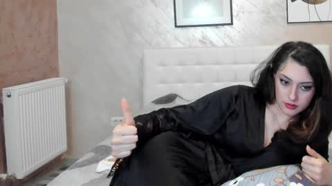 SuzziePregment online show from April 8, 10:13 pm