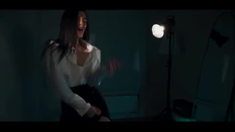 Ana online show from April 8, 8:56 pm