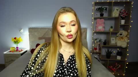 anastacyyellig online show from March 8, 4:56 am