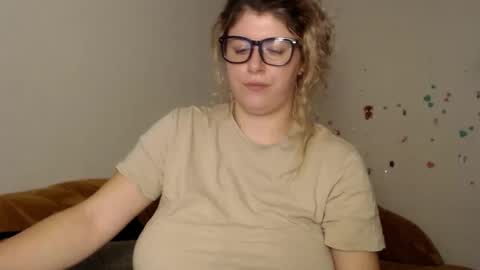 Anaysbigtits online show from December 2, 2:25 pm