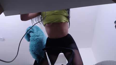 Snapshot of anddrea_ chatting on January 31, 2:49 pm online show from January 31, 2:49 pm