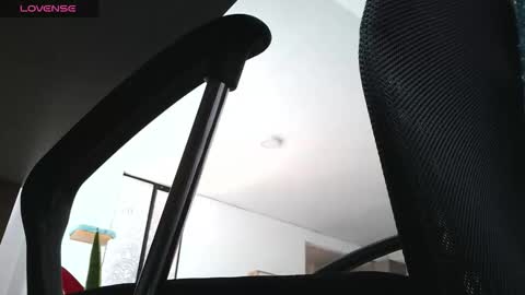 Snapshot of anddrea_ chatting on September 17, 2:09 pm online show from September 17, 2:09 pm