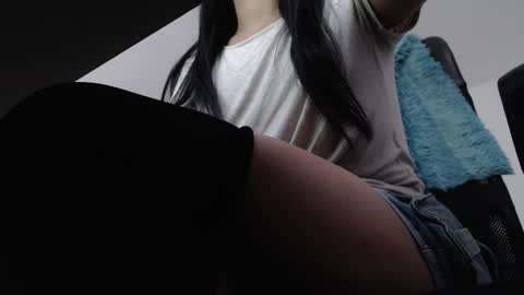 Snapshot of anddrea_ chatting on January 29, 11:41 am online show from January 29, 11:41 am