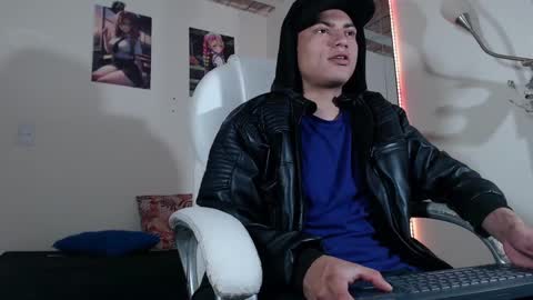andre_stone22 online show from December 15, 10:58 pm