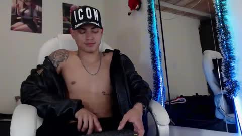andre_stone22 online show from December 26, 5:47 am