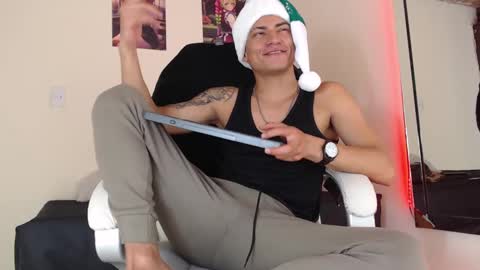 andre_stone22 online show from December 23, 6:22 am