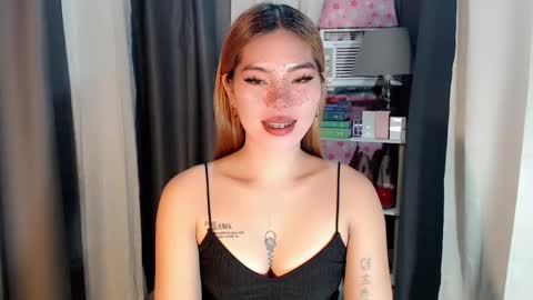 andrea06121998 online show from March 12, 1:04 pm