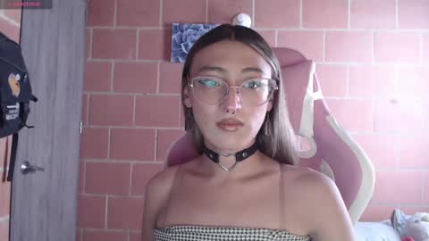 Snapshot of andrea_camila chatting on October 1, 3:33 pm Andrea online show from October 1, 3:33 pm