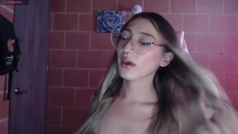 Snapshot of andrea_camila chatting on October 7, 4:03 pm Andrea online show from October 7, 4:03 pm