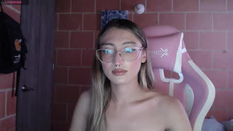 Snapshot of andrea_camila chatting on October 9, 3:39 pm Andrea online show from October 9, 3:39 pm