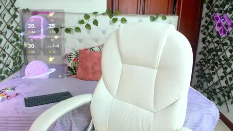 Naomi Andrea Daviss online show from October 1, 1:54 pm