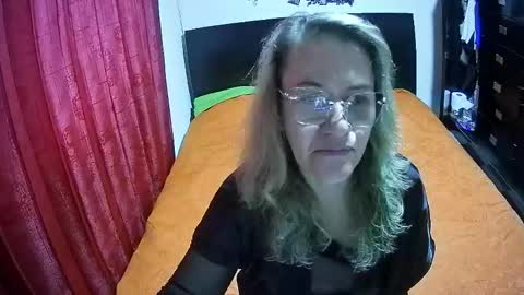 andrea_xx_ online show from April 28, 11:03 am