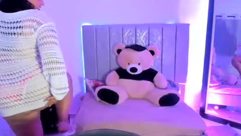 andreaakinky online show from November 7, 8:39 am