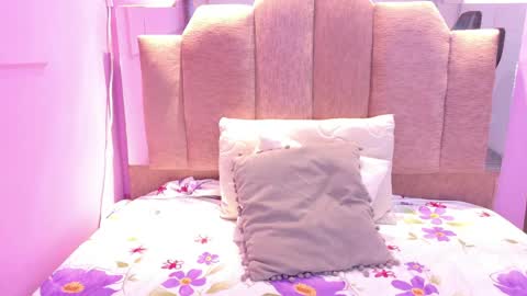 A n d r  e a S w e e t  online show from April 8, 9:18 pm