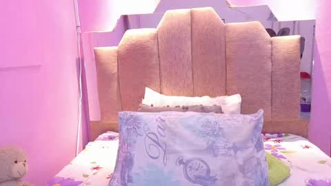 A n d r  e a S w e e t  online show from April 18, 8:09 pm