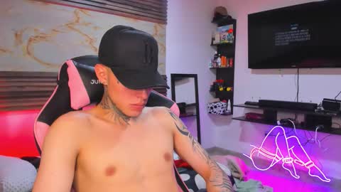 andrees_s online show from November 15, 2:46 am