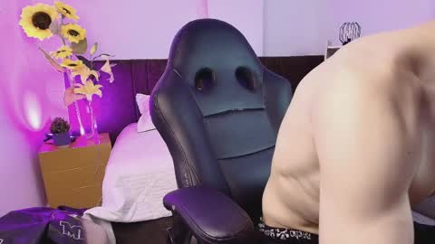 andreew_style_ online show from April 2, 9:11 pm