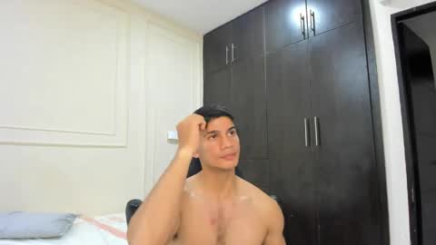 andres_stud online show from April 8, 6:16 am
