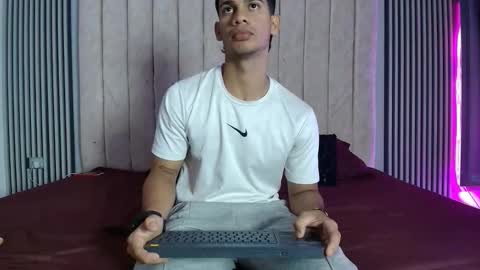 Snapshot of andres_stud777 chatting on September 18, 5:22 am ANDRES online show from September 18, 5:22 am