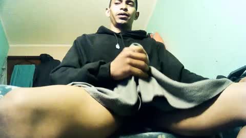 andrescaraballo18 online show from October 14, 4:59 am