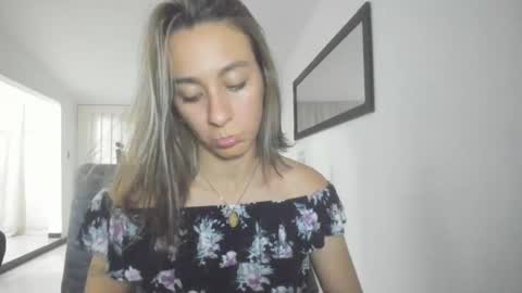 Snapshot of andresgiraldo1 chatting on January 23, 2:33 am Isa --------- online show from January 23, 2:33 am