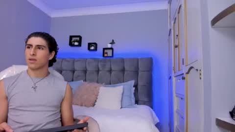 ANDREW online show from December 5, 8:17 pm