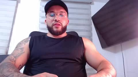 andrew_holden__ online show from February 3, 12:18 am