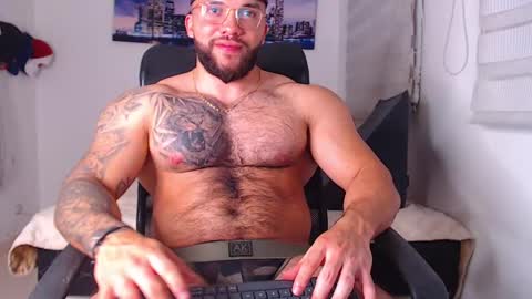 andrew_holden__ online show from September 25, 12:50 am