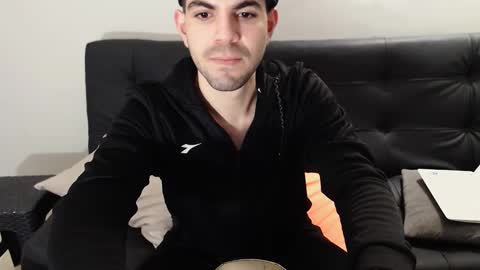 Snapshot of andrew_hot_999 chatting on December 30, 1:58 am Andrew online show from December 30, 1:58 am