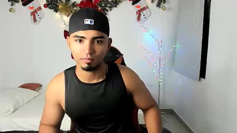 andrew_jonhes1 online show from December 1, 11:30 am