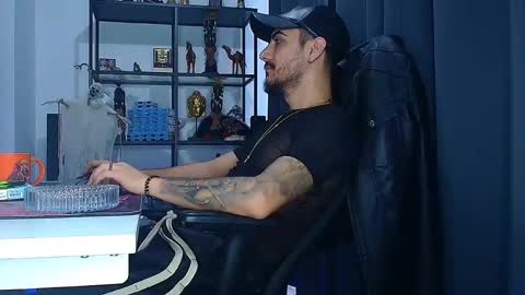 Snapshot of andrewbanner chatting on February 19, 6:00 am MasterRomania online show from February 19, 6:00 am