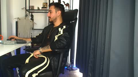 Snapshot of andrewbanner chatting on March 12, 7:02 am MasterRomania online show from March 12, 7:02 am