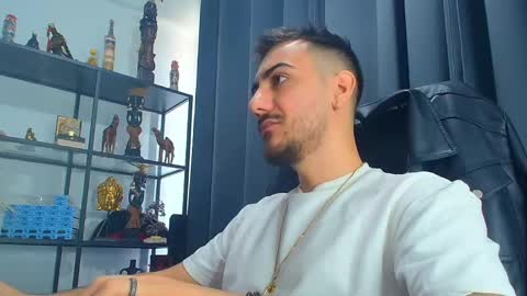 Snapshot of andrewbanner chatting on February 25, 8:58 am MasterRomania online show from February 25, 8:58 am