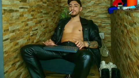 Snapshot of andrewbanner chatting on January 21, 4:21 am MasterRomania online show from January 21, 4:21 am