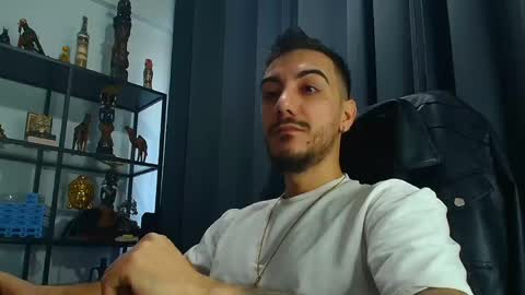 Snapshot of andrewbanner chatting on February 25, 5:52 am MasterRomania online show from February 25, 5:52 am