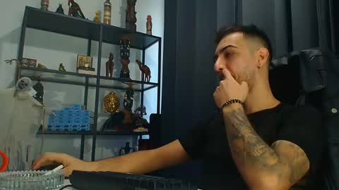 Snapshot of andrewbanner chatting on February 24, 5:54 am MasterRomania online show from February 24, 5:54 am