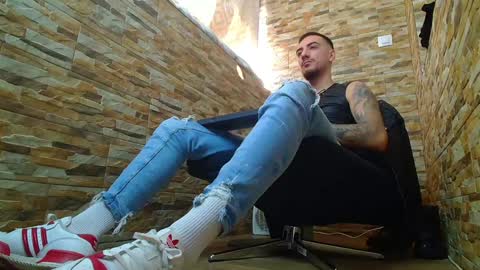 Snapshot of andrewbanner chatting on January 17, 8:02 am MasterRomania online show from January 17, 8:02 am