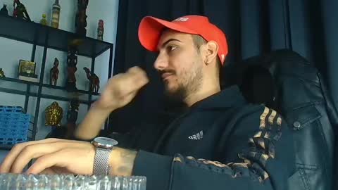 Snapshot of andrewbanner chatting on February 18, 5:42 am MasterRomania online show from February 18, 5:42 am