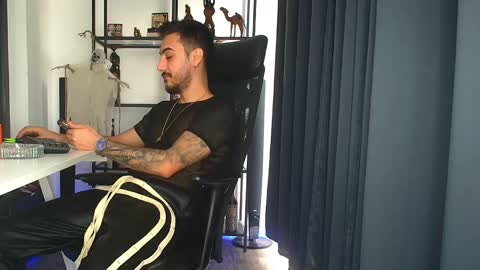 Snapshot of andrewbanner chatting on March 12, 10:05 am MasterRomania online show from March 12, 10:05 am